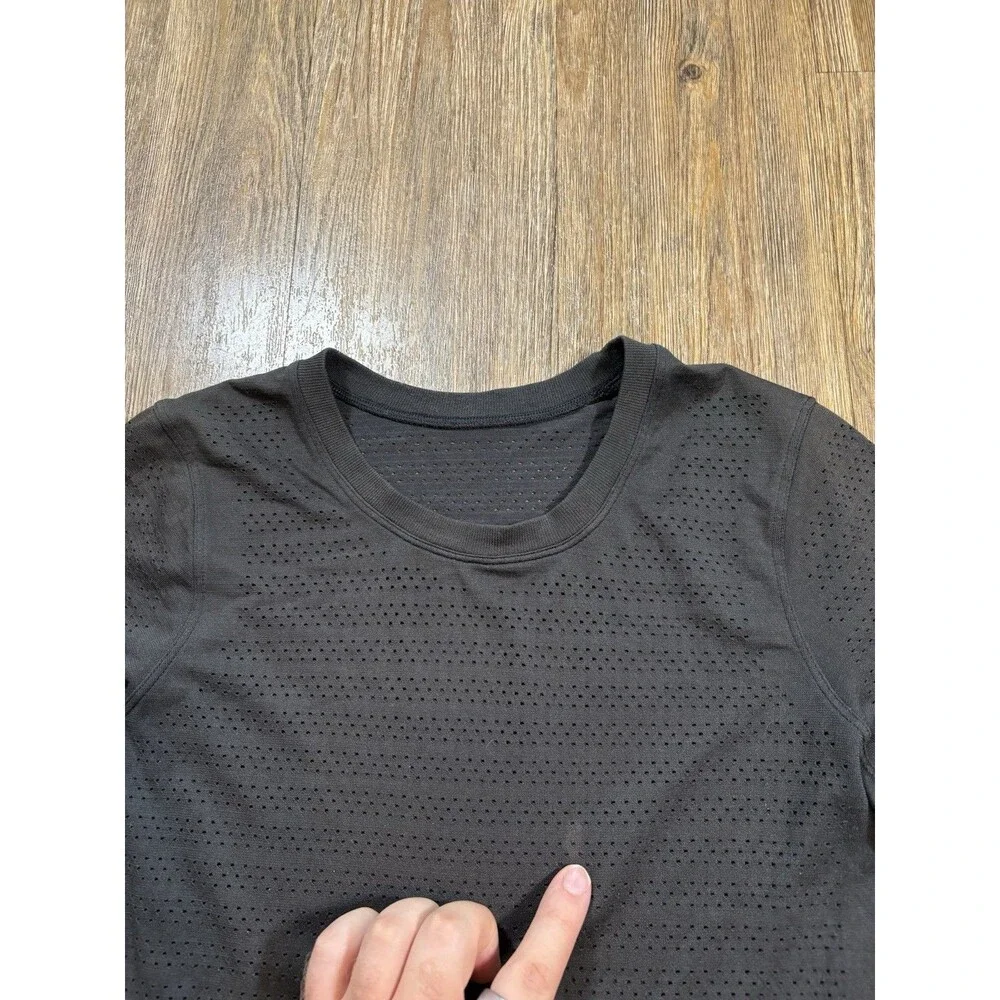 Lululemon Top Breeze By Long Sleeve Squad Perforated Black Womens Sz 6